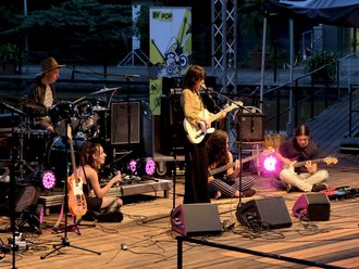 Sängering beim Konzert