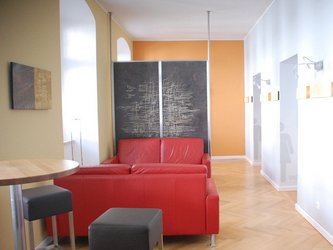 rote Sofas zum Ausruhen