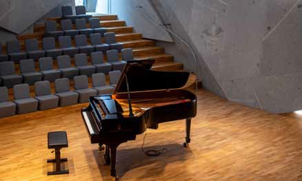 Flügel im Saal des Architekten Peter Haimerl